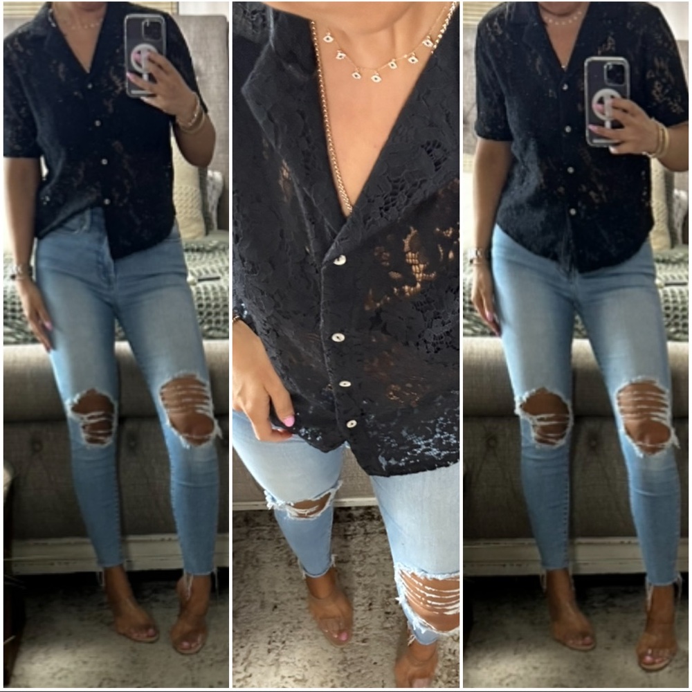 New🩷Stunning lace button top